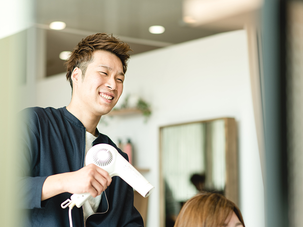 動きのある思い通りのヘアスタイルに