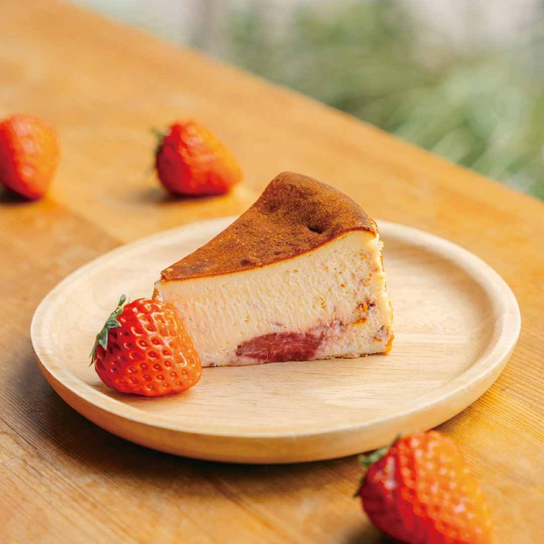 〝自家製　苺バスクチーズケーキ