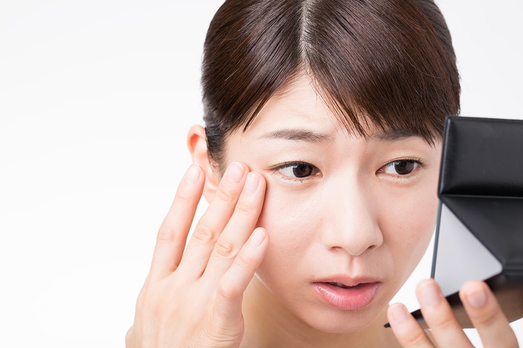 小ジワの原因は乾燥 シワに効くシート状美容液 ダーマフィラー の効果とは マイクロニードルのクオニス公式