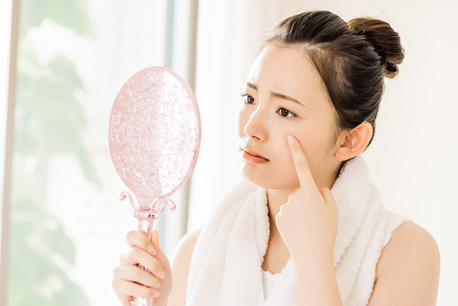 Column88 コンタクトをつけると目がゴロゴロするのはなぜ 原因と解消方法