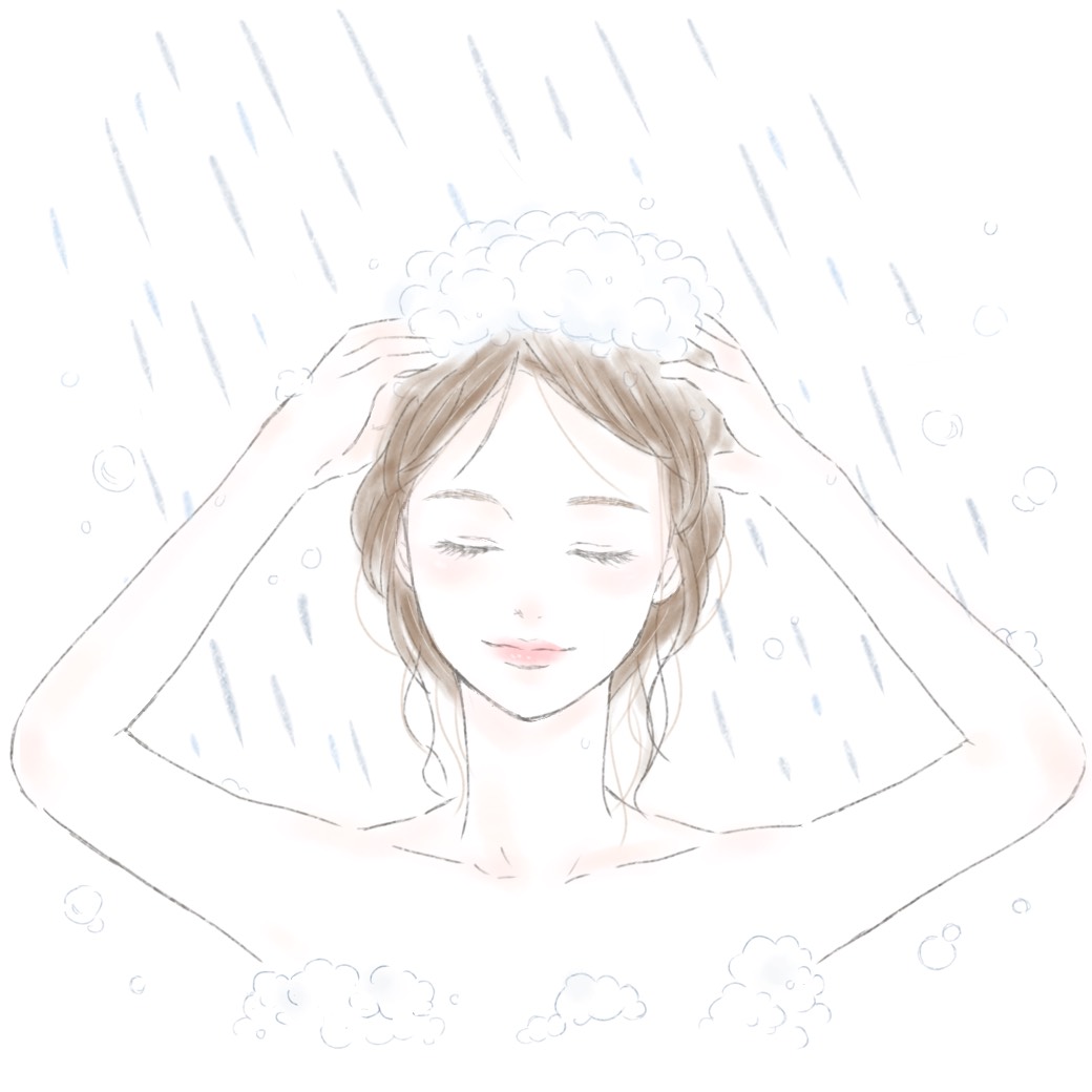 もちもち泡でシャンプーする女性