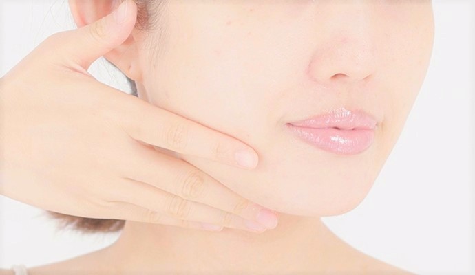 肌状態を気にする女性