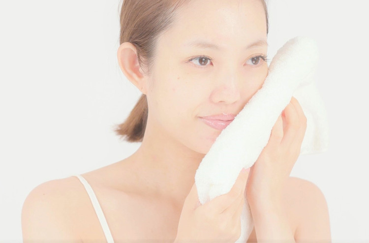 乾燥肌のクレンジング -選び方と洗い方を極めて洗い上がりしっとり-